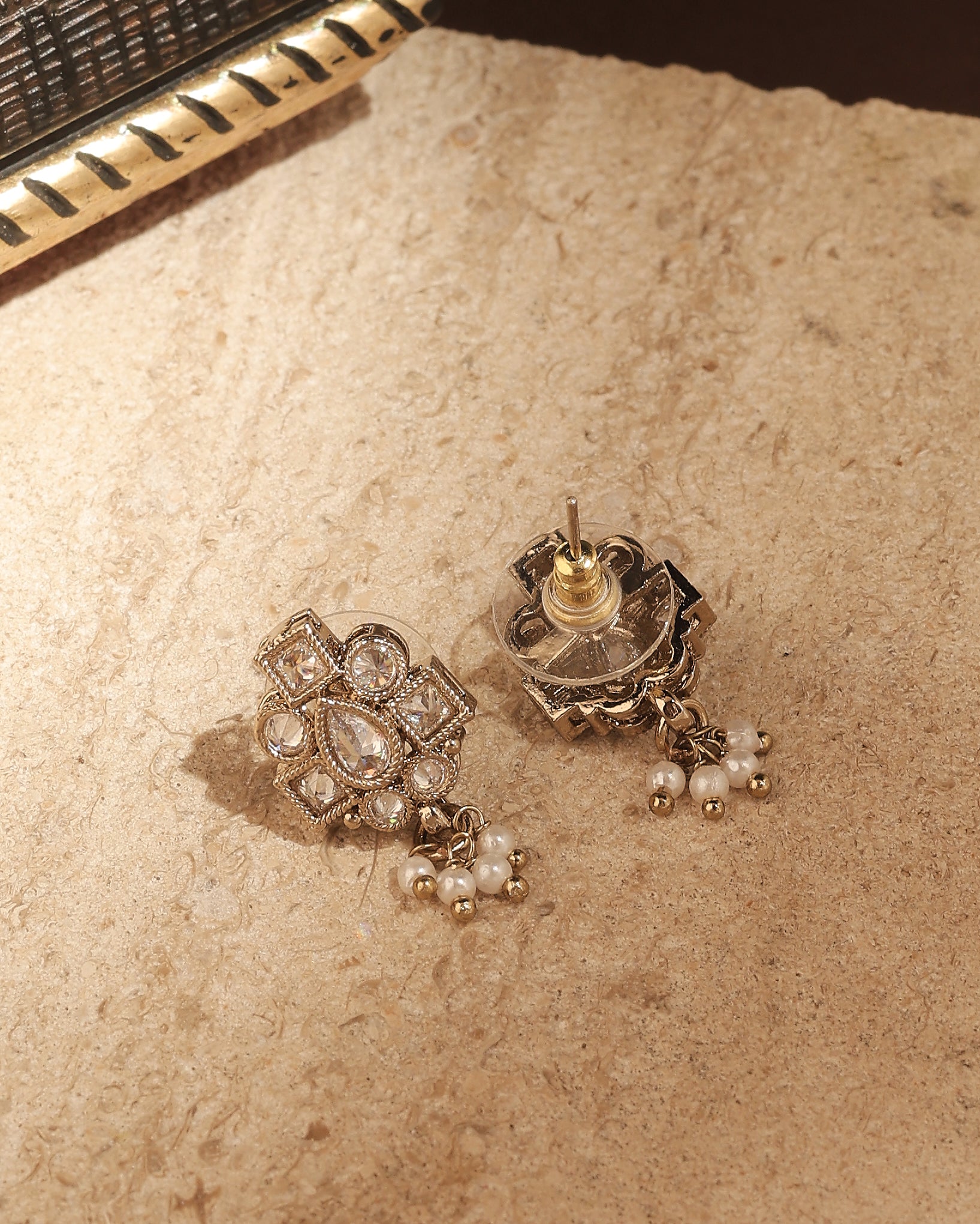 Pear Shape Pearl Guchha Uncut Kundan Antique Gold Plated Necklace Set With Maang Tikka - White Necklace Set With Maang Tikka by Yashwanti London